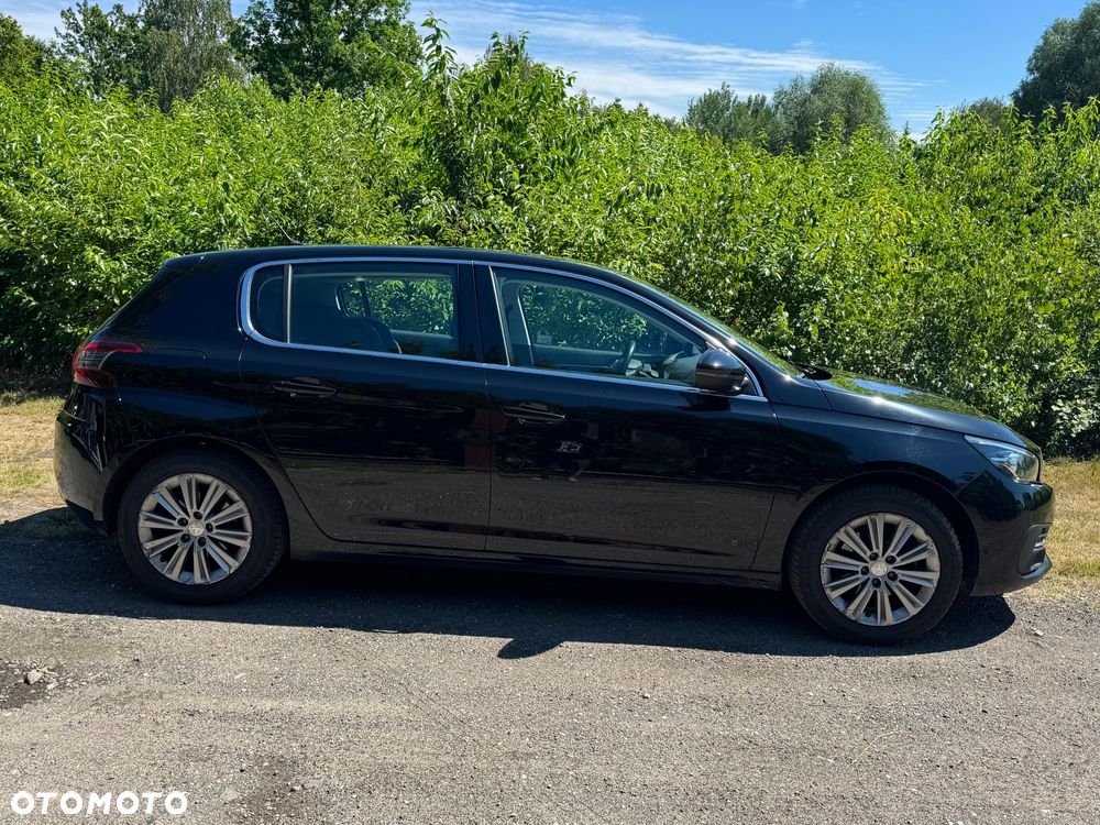 Peugeot 308 - 8