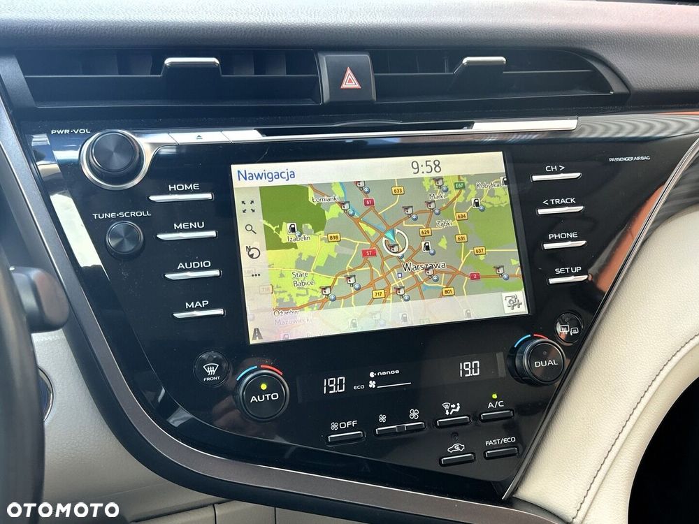 Toyota Camry 2.5 Hybrid Executive CVT - 18