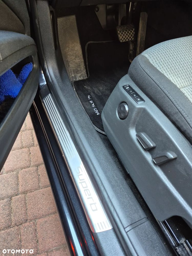 Skoda Superb 2.0 TDI Ambition DSG - 8