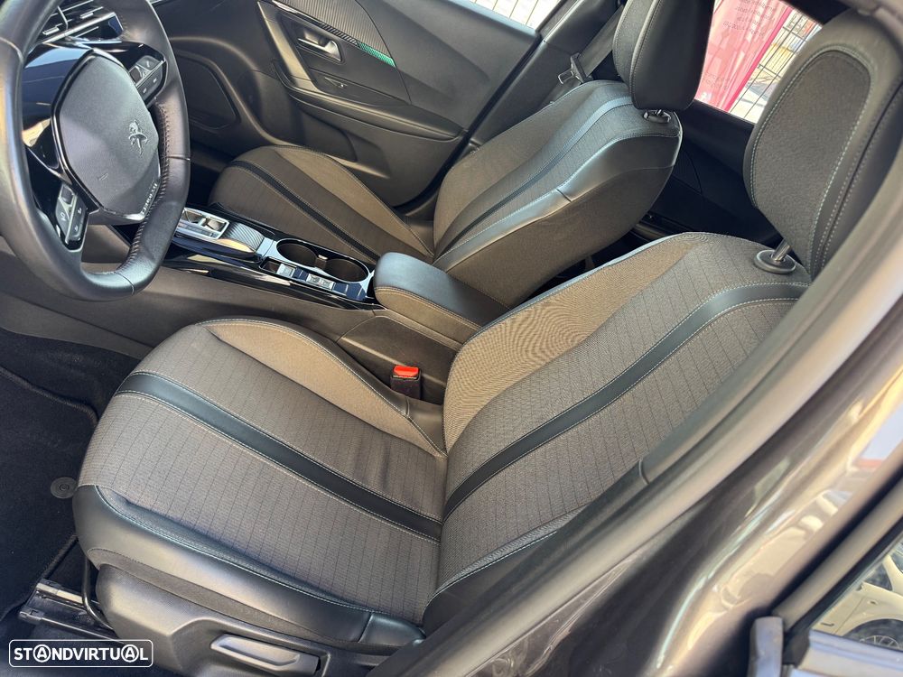 Peugeot 2008 1.2 PureTech Active EAT8 - 13