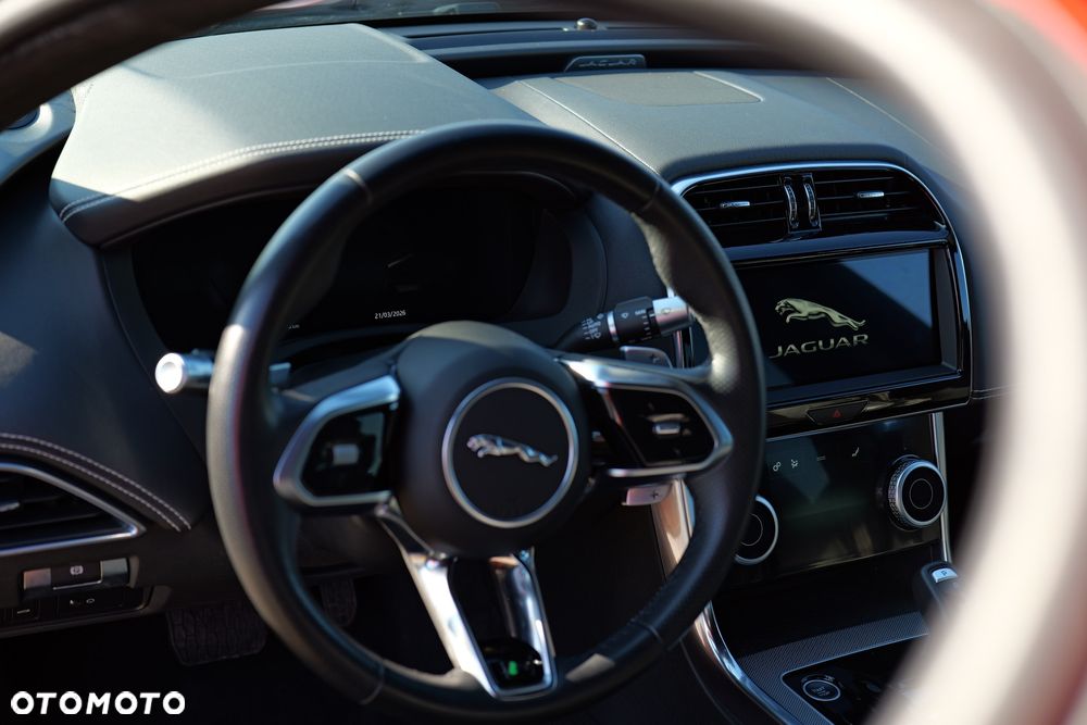 Jaguar XE P250 R-Dynamic Black - 17