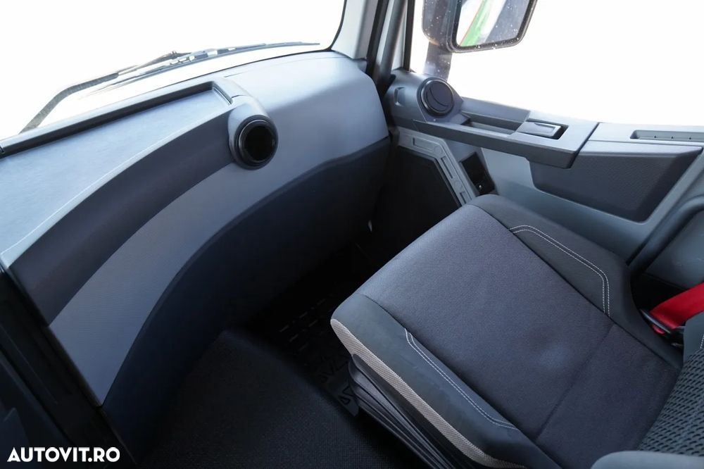 Renault T 430 / 6x2 / REFRIGERAT -9 M / UNITATE CARRIER SUPRA 1250 / platformă elevatoare / oblon rulant / punte de ridicare / direcție - 33