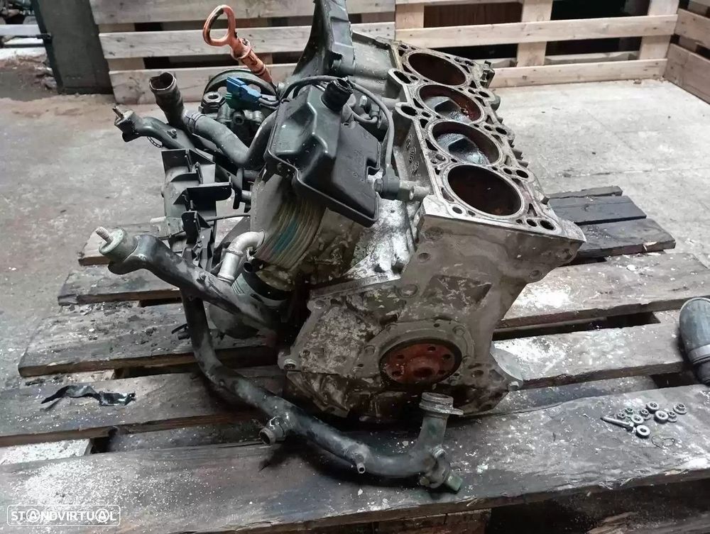 MOTOR COMPLETO AUDI A4 AVANT 2002 -AWA - 4