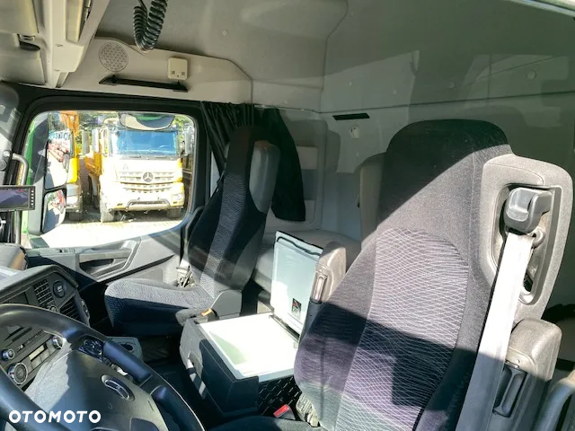 Mercedes-Benz Arocs 2551 6x4 skrzynia / żuraw HMF 4020-k5 /sterowany radiowo/ 2014 r z Niemiec - 26