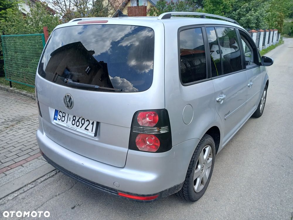 Volkswagen Touran 1.9 TDI Highline - 3