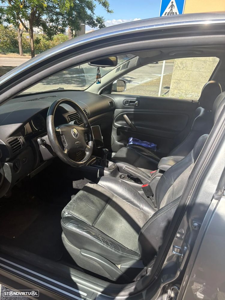 VW Passat 1.9 TDi Highline - 6
