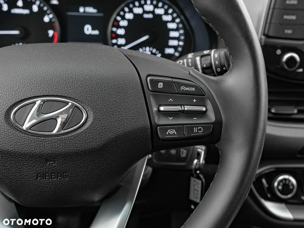Hyundai i30 1.5 DPI Classic + - 15