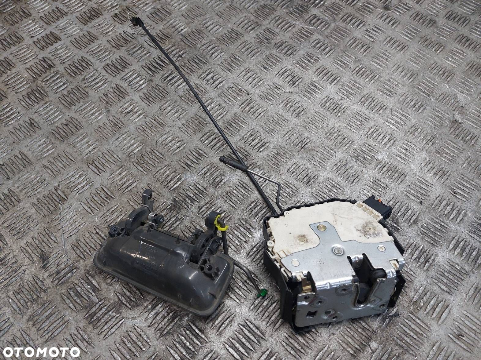 ZAMEK DRZWI LEWY TYŁ FREELANDER I - 2