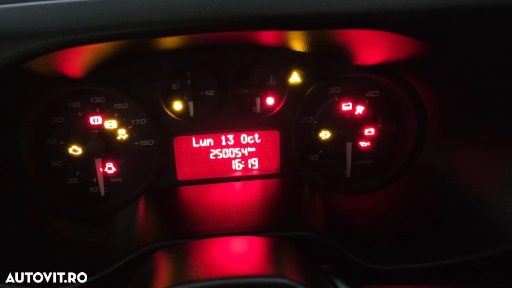 Iveco Daily 35-150 cu prelata si lift, cat B,  posibilitate leasing - 5