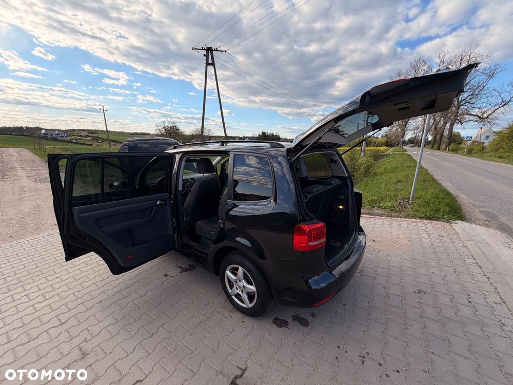 Volkswagen Touran - 13