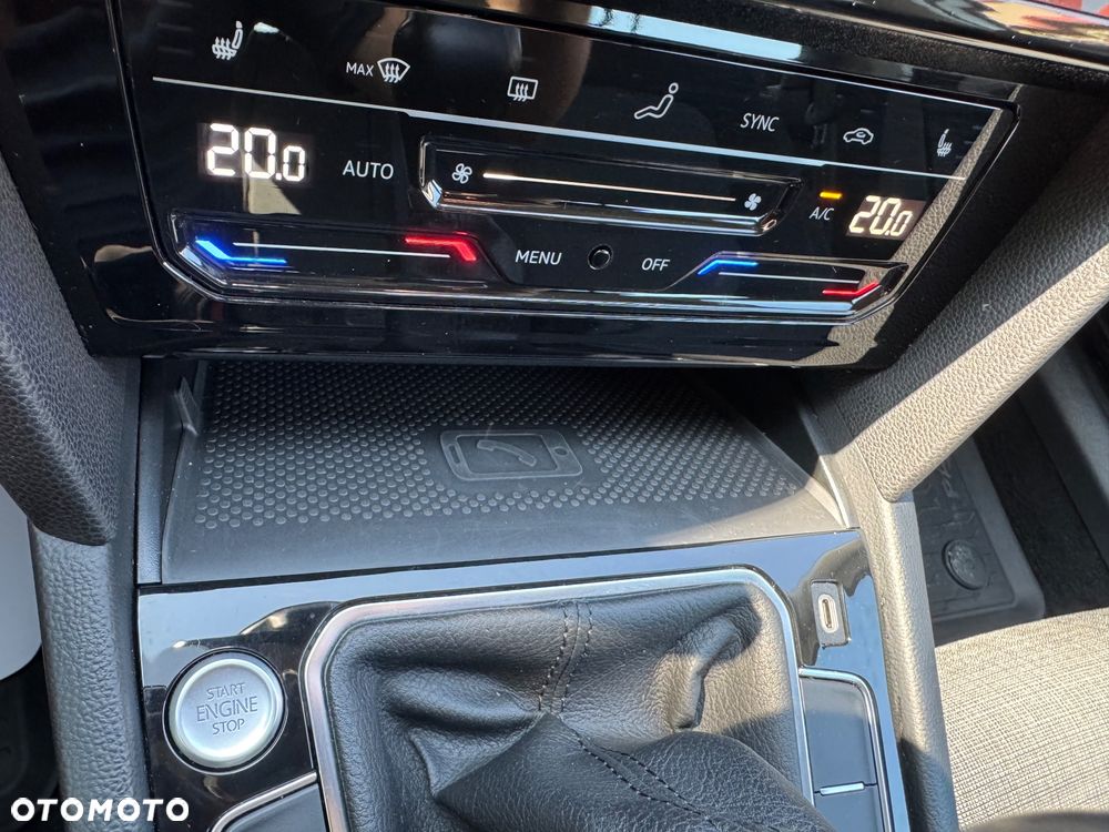 Volkswagen Passat - 4