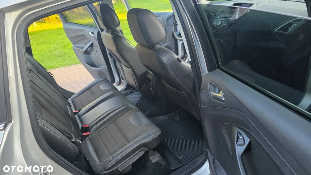 Ford Kuga 1.6 EcoBoost 4x4 Titanium - 37