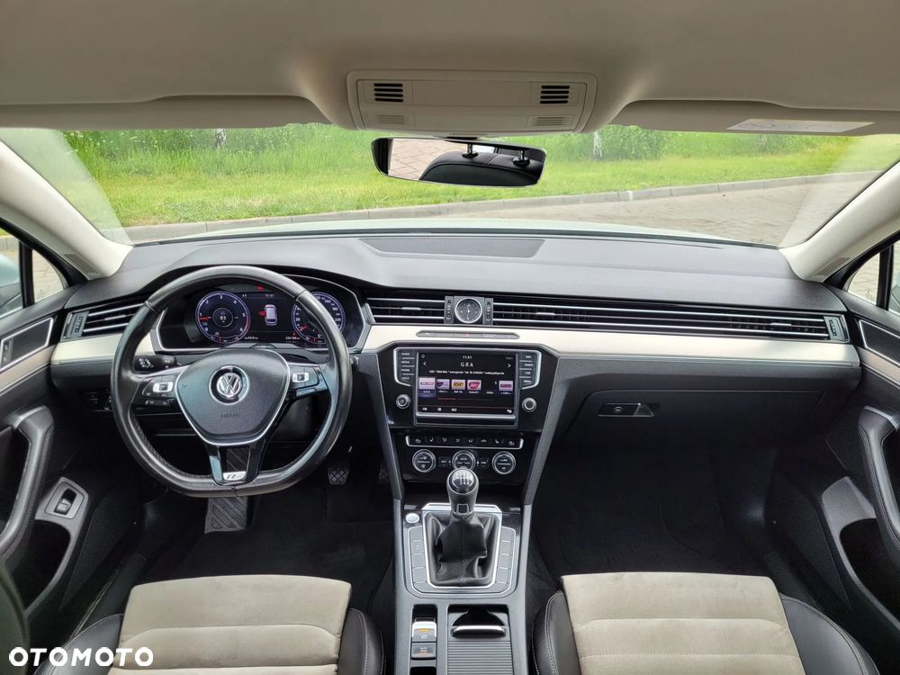 Volkswagen Passat 2.0 TDI (BlueMotion Technology) Highline - 38