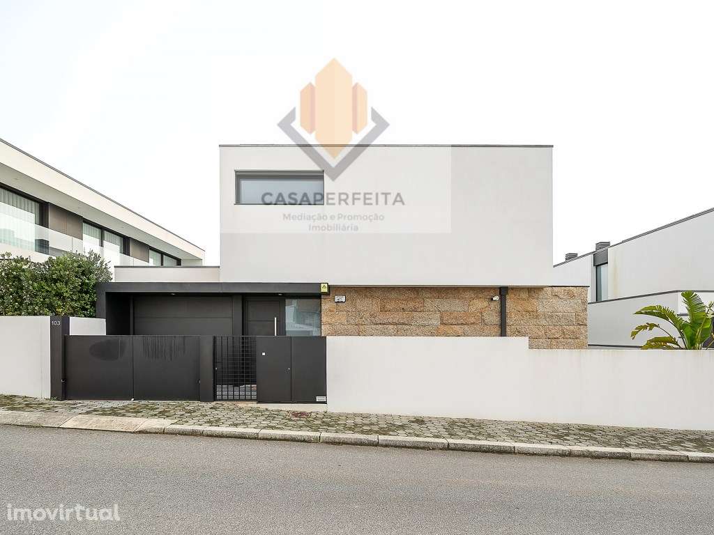 Moradia T3 de Luxo 3 Suites, Elevador, Piscina e Jardim - 300 metro... - Grande imagem: 4/23