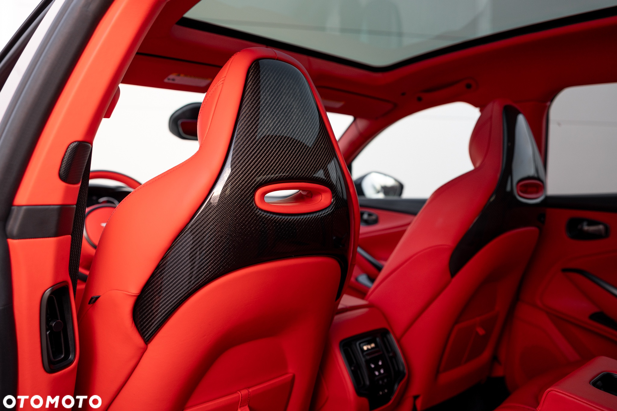 Aston Martin DBX Standard - 31