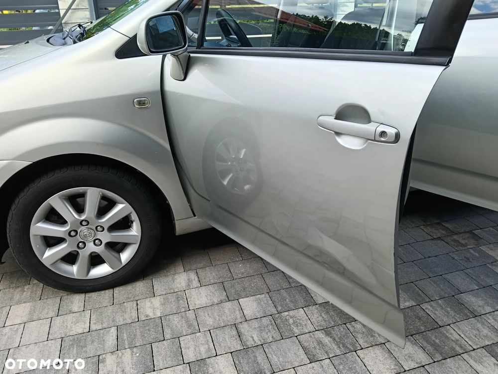 Toyota Corolla Verso - 14