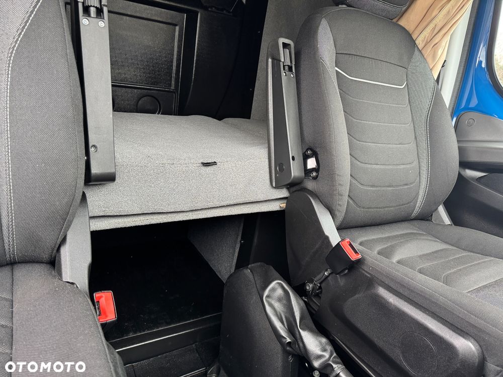 Iveco Daily 2023r Hi-Matic‼️70C21H‼️Winda Bar 1000KG // Plandeka 15 Palet Firanka‼️Spanie z tyłu Spojtrak XL Poduszki Pneumatyczne Wysokość rampowa Full LED Tempomat Salon Polska DMC7200KG Faktura Vat 23% TwinCab - 37