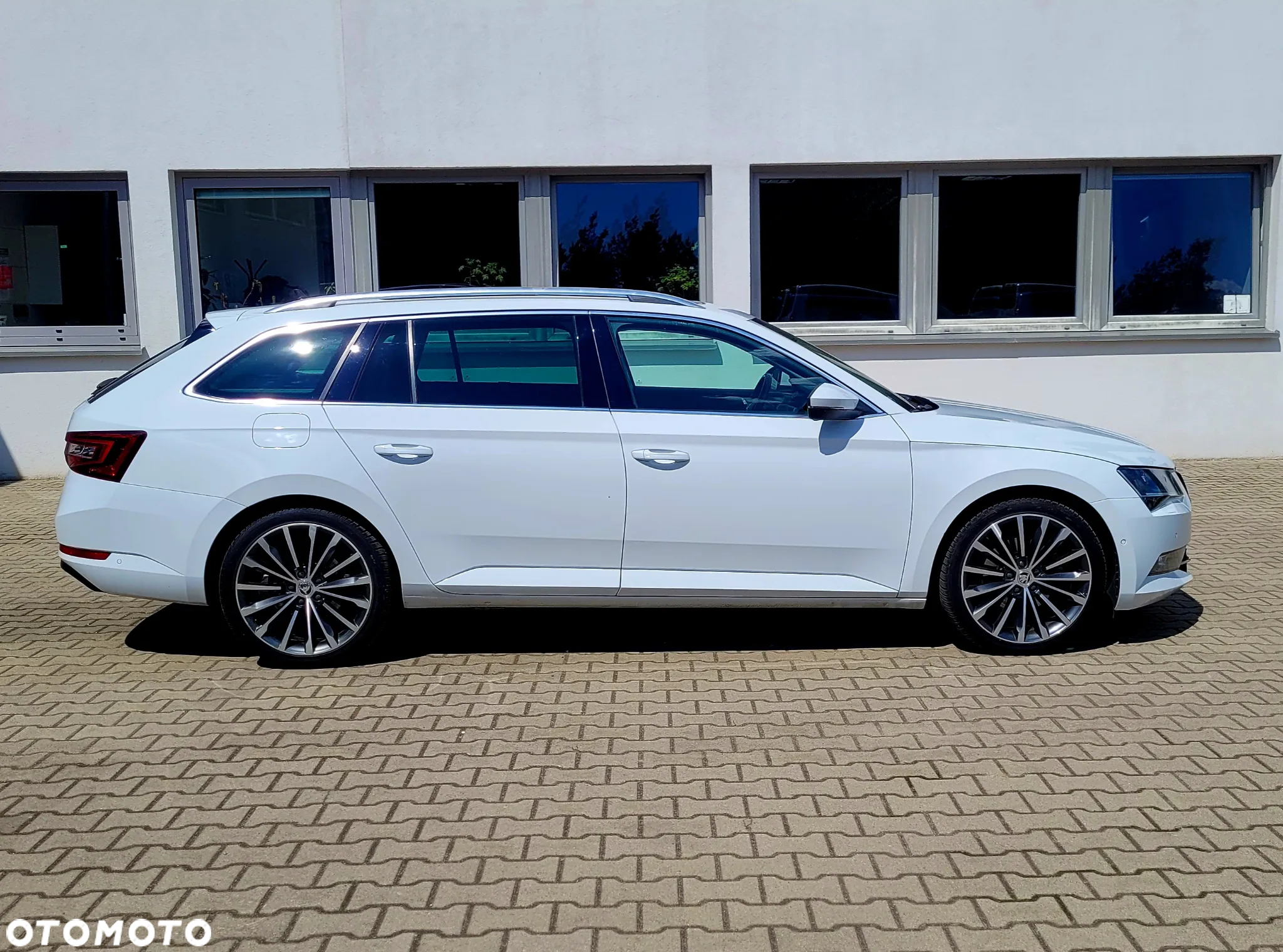 Skoda Superb Combi 2.0 TDI 4x4 DSG L&K - 4