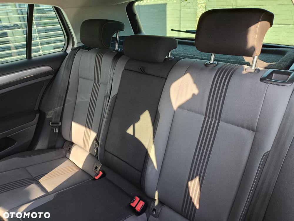Volkswagen Golf - 22