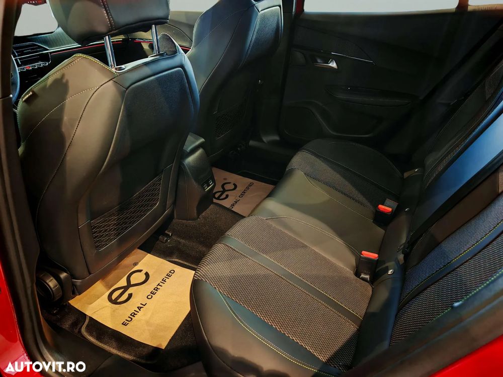 Peugeot 2008 PureTech 130 EAT8 GT - 15