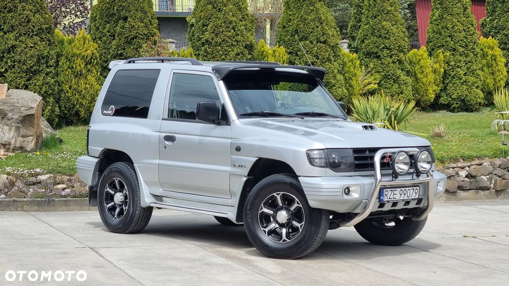 Mitsubishi Pajero - 1