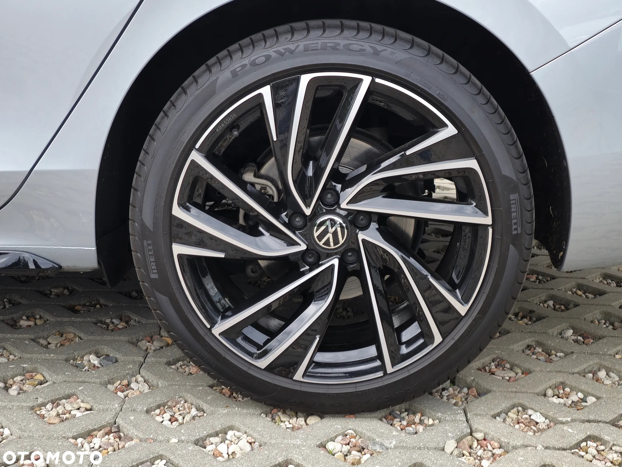 Volkswagen Passat Variant 2.0 TDI SCR DSG R-Line - 19