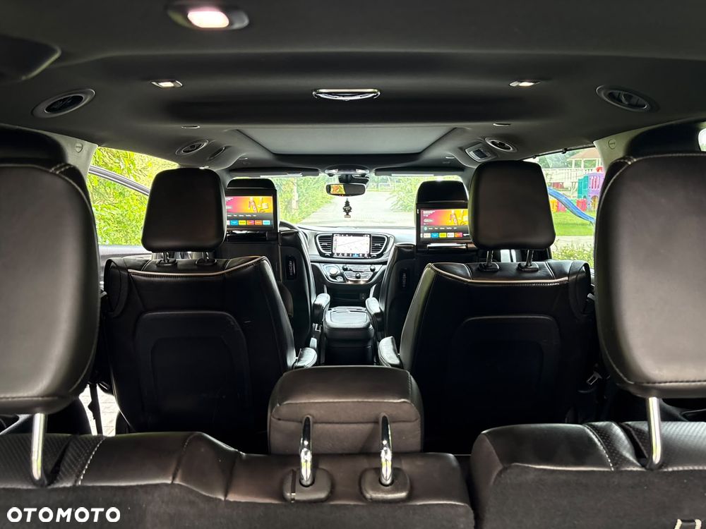 Chrysler Pacifica - 19