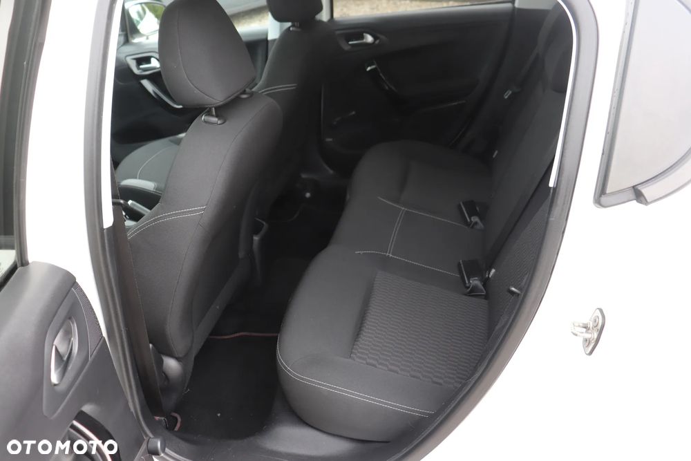 Peugeot 208 82 VTI Allure - 34