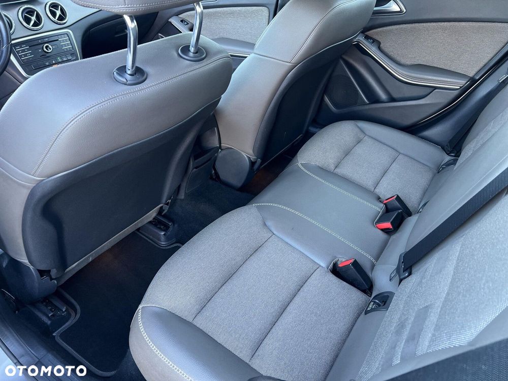 Mercedes-Benz GLA - 25