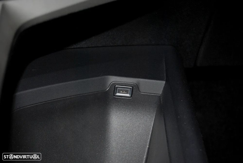 Peugeot 5008 1.2 Hybrid Allure e-DCS6 - 28