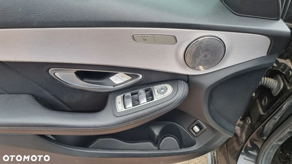 Mercedes-Benz Klasa C 300 9G-TRONIC AMG Line - 24