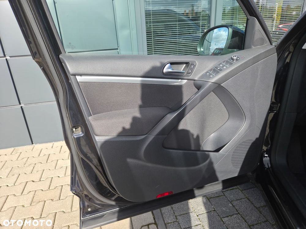 Volkswagen Tiguan 2.0 TDI DPF 4Motion BlueMotion Technology DSG Lounge Sport & Style - 27