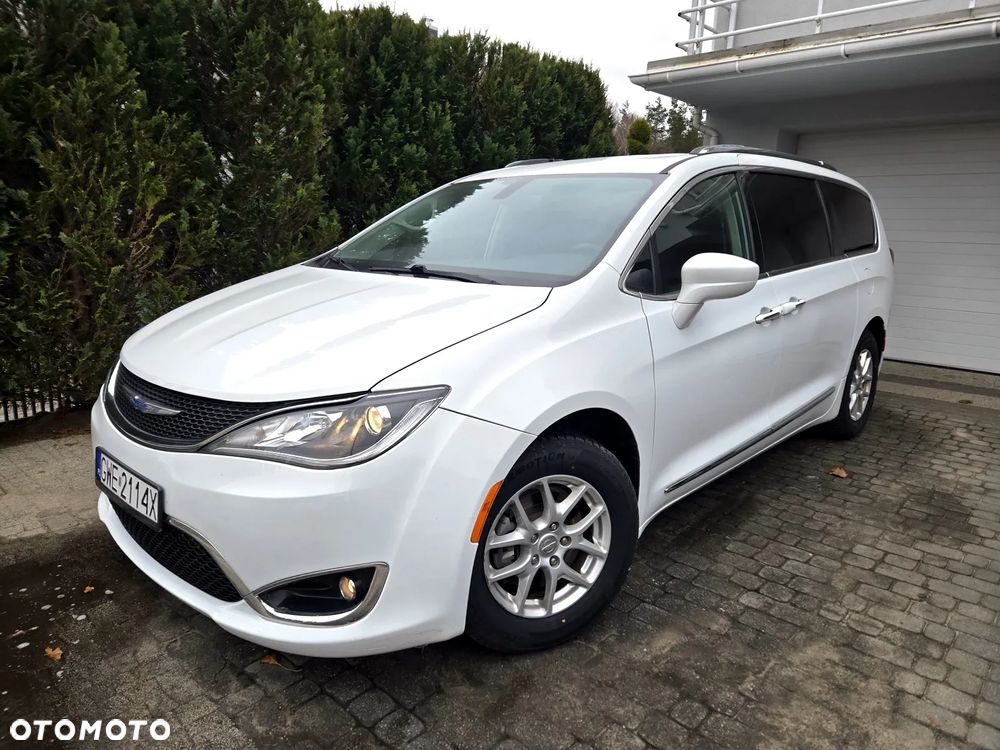 Chrysler Pacifica - 1