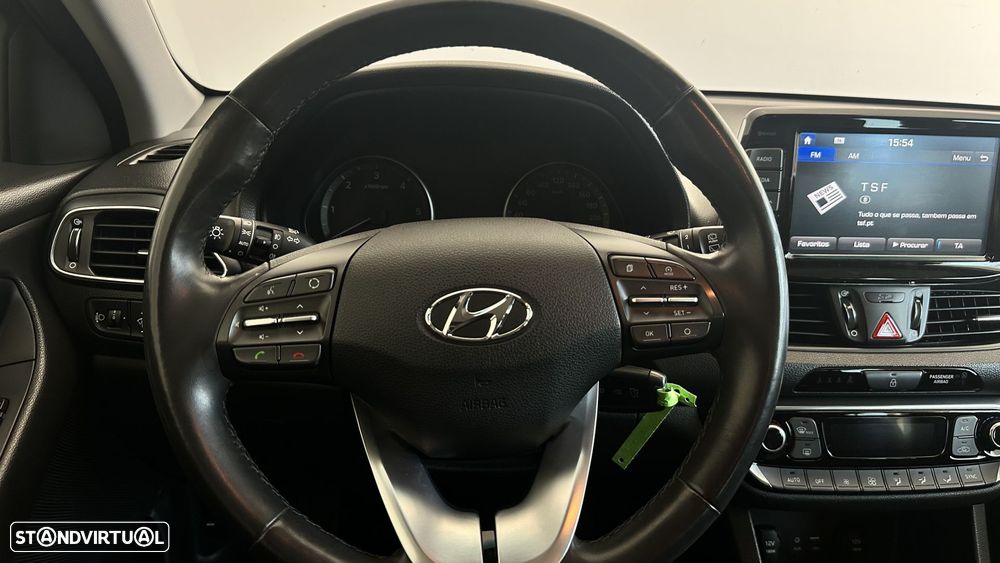 Hyundai i30 SW 1.6 CRDi Blue Comfort Auto AC+J17 - 8