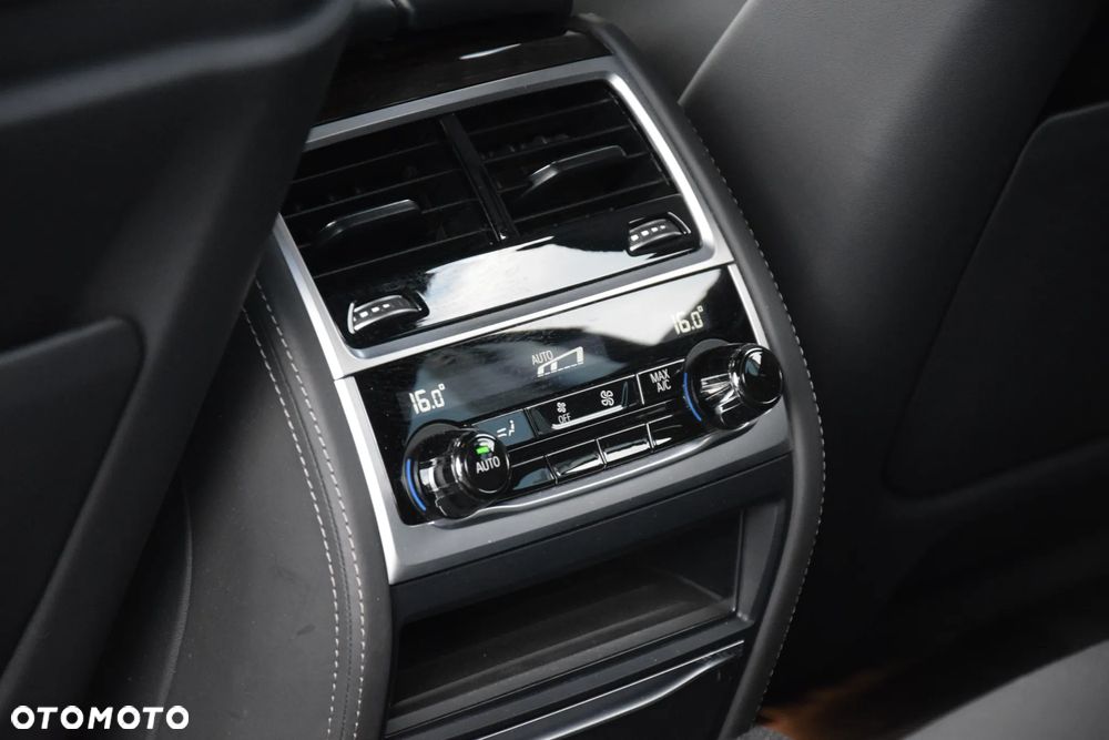 BMW Seria 7 750d xDrive - 23
