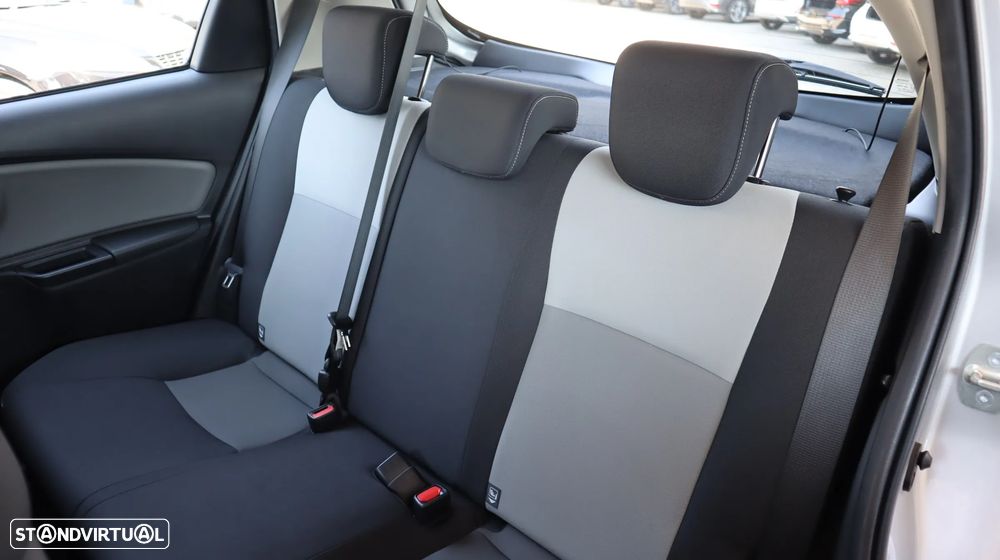 Toyota Yaris 1.4 D-4D Comfort - 23