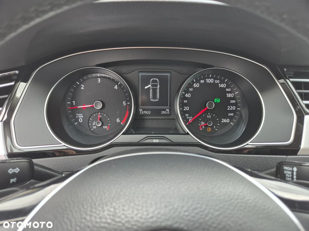 Volkswagen Passat - 35