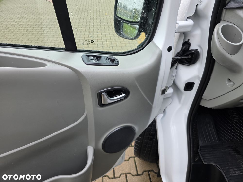 Opel Vivaro - 17
