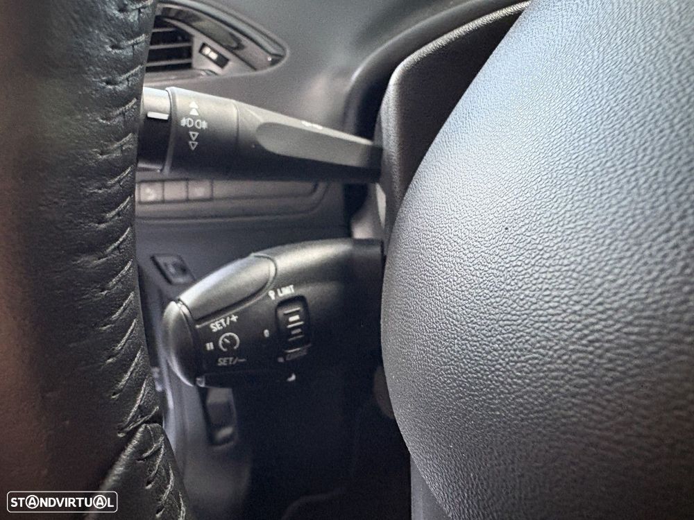 Peugeot 208 1.2 PureTech Signature - 17