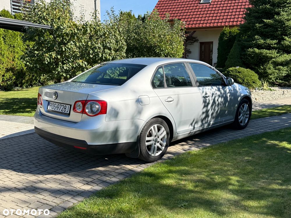 Volkswagen Jetta 1.6 Trendline - 3
