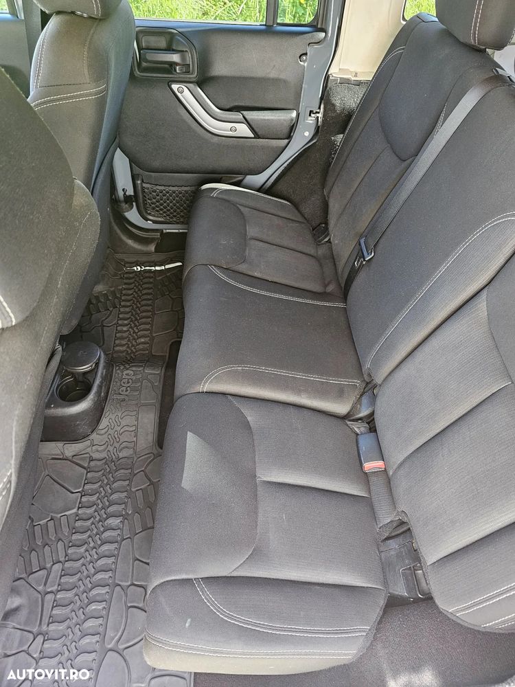 Jeep Wrangler 2.8 CRD AT Rubicon - 12