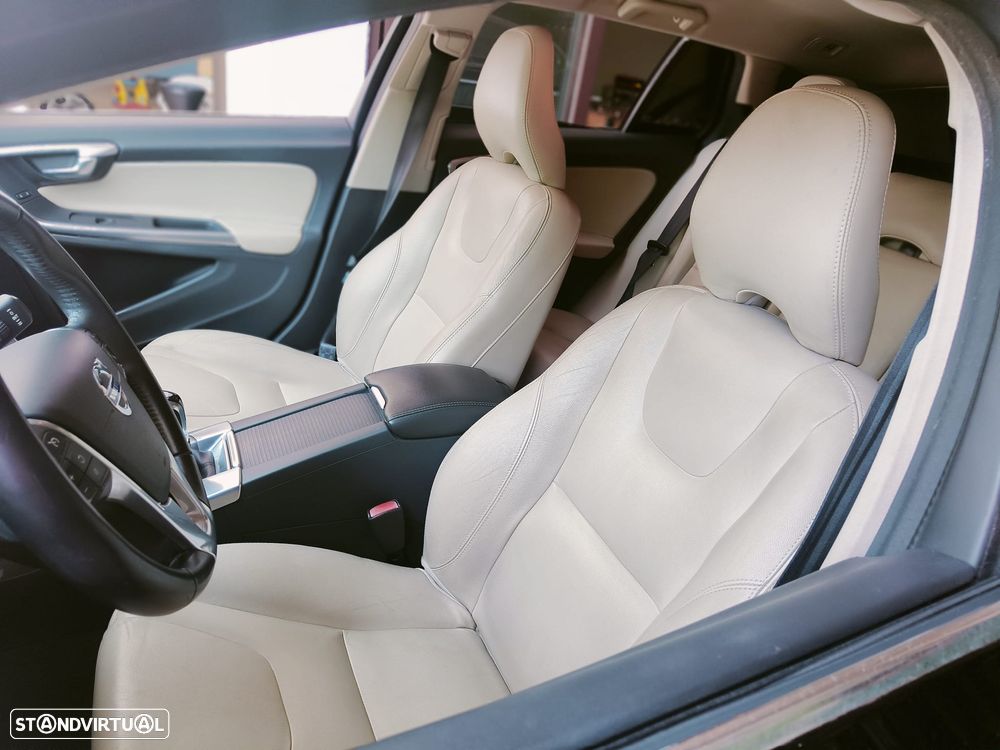 Volvo V60 2.0 D3 Momentum - 10