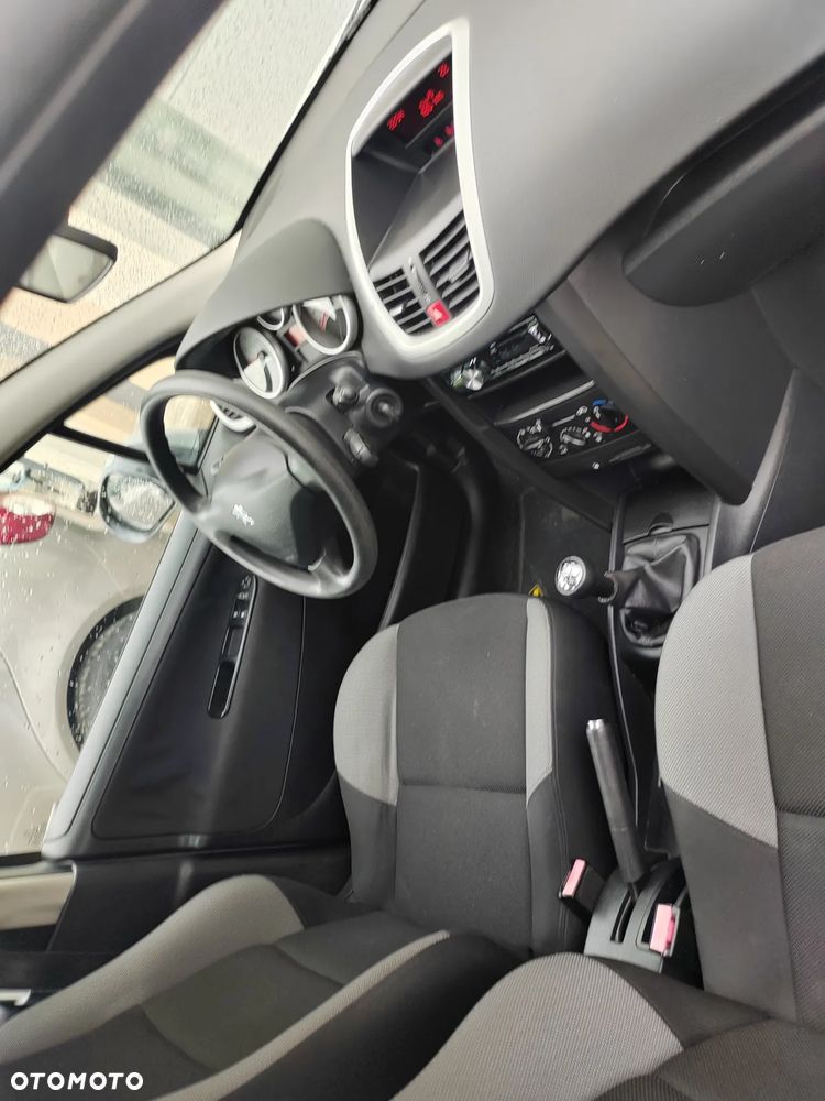 Peugeot 207 75 Urban Move - 13