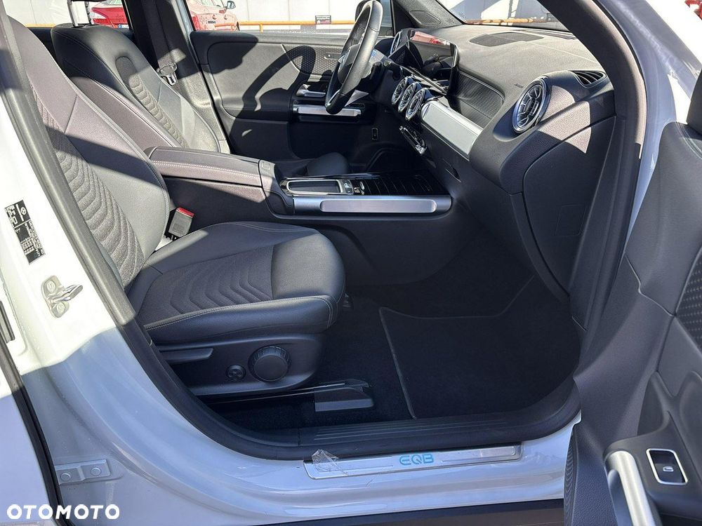 Mercedes-Benz EQB - 18