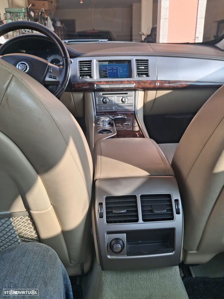Jaguar XF 3.0 D V6 S Luxury - 12