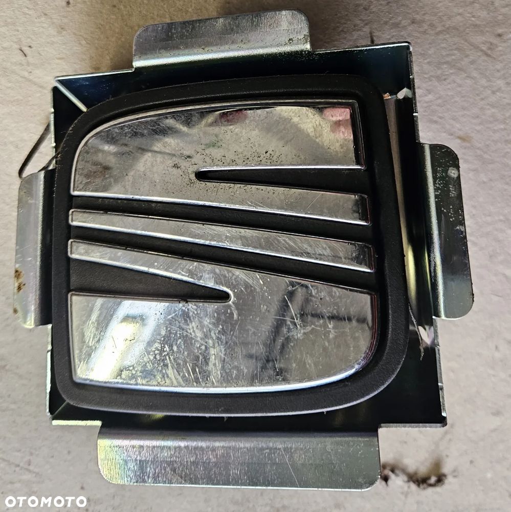 Seat Ibiza 4 IV 6J Leon III Toledo 4 klamka klapy tył tylnej mikrostyk emblemat - 1