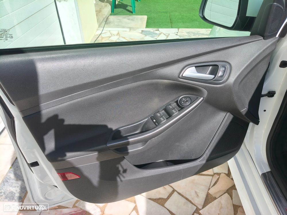 Ford Focus SW 1.5 TDCi ST-Line - 16