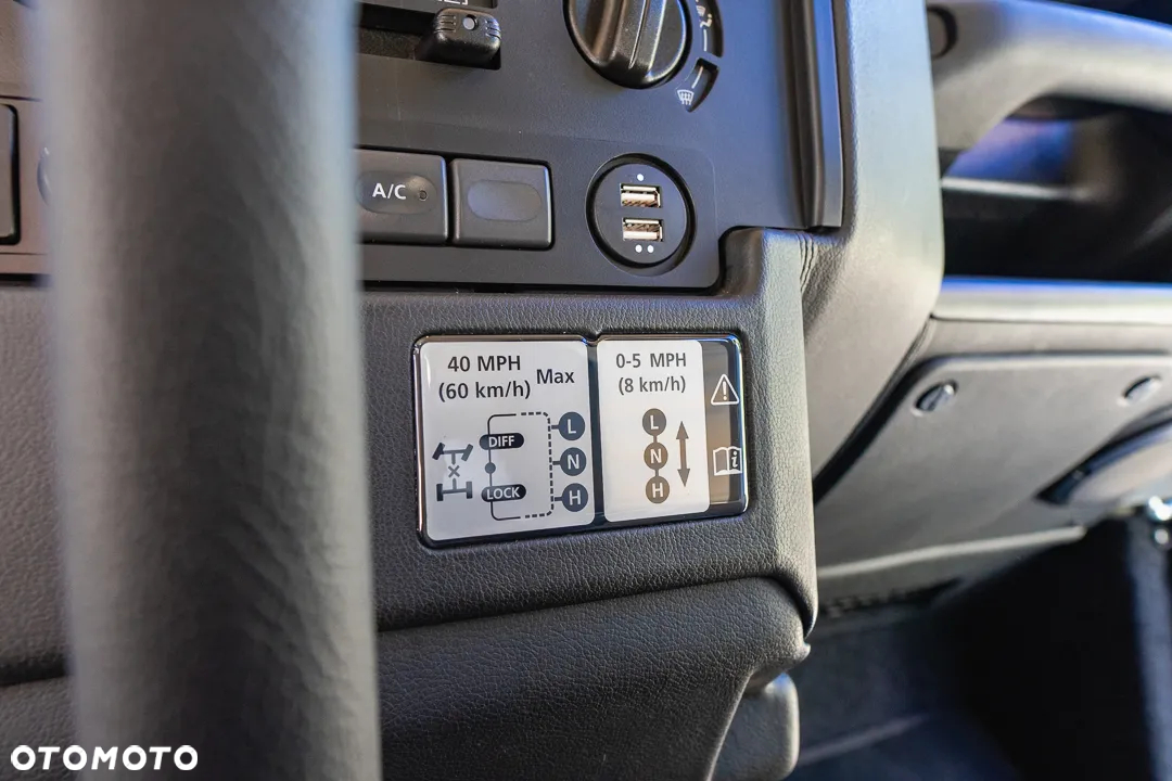 Land Rover Defender 110 2.4 TD4 SE - 29