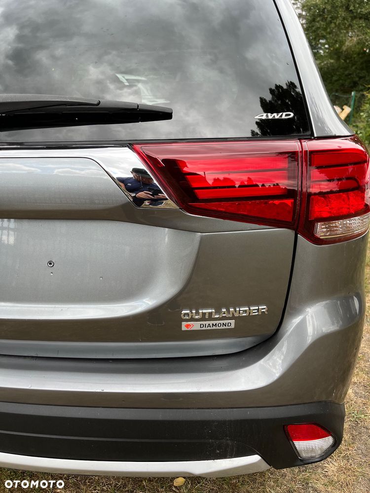 Mitsubishi Outlander 2.2 DI-D 4WD Automatik Diamant Edition - 32