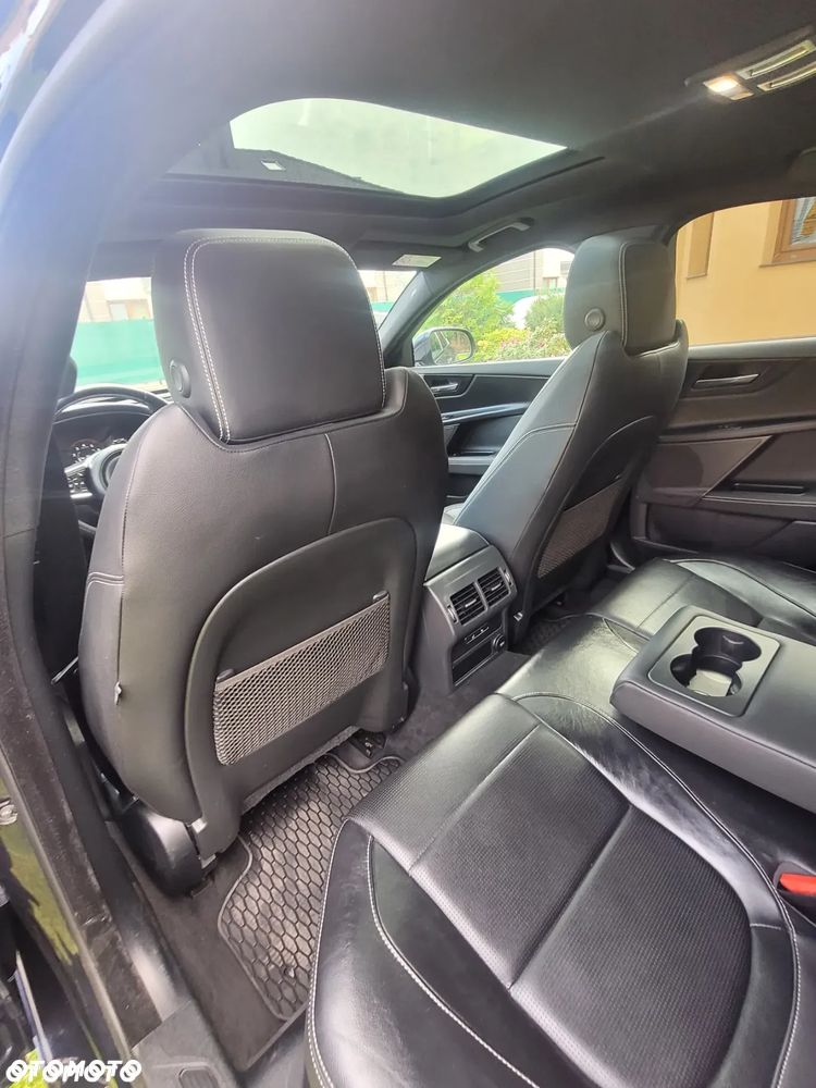 Jaguar XE 2.0 T R-Sport - 23